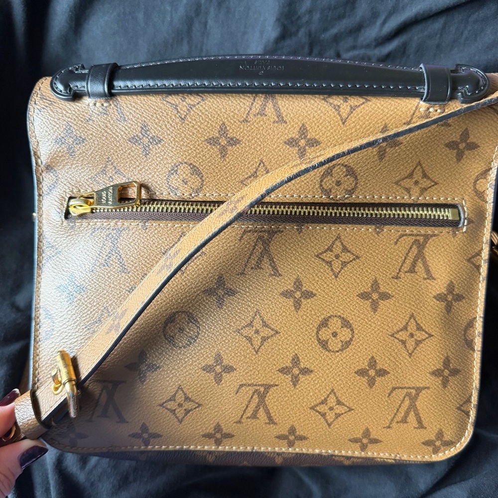 Louis Vuitton Pochette Metis reverse Monogram Crossbody Bag - Picture 13 of 16